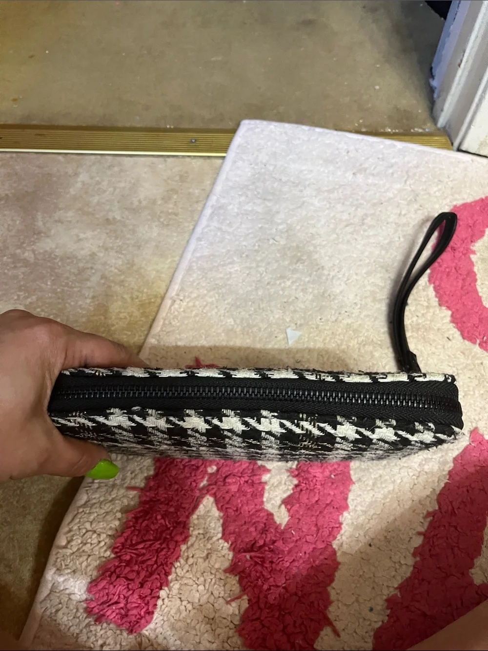 Classic Houndstooth Zip Clutch Wristlet - Black & White